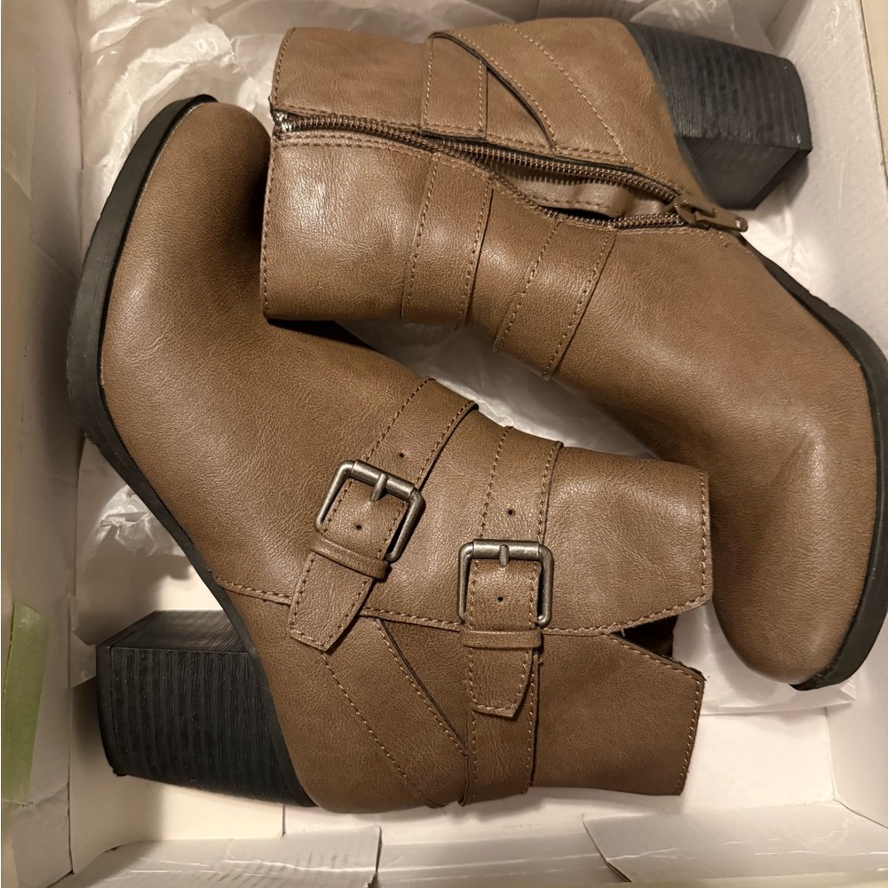 Stylish Tan Ankle Boots with Buckle Detail